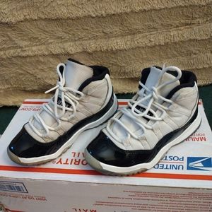 Jordan 11's youth Shoes